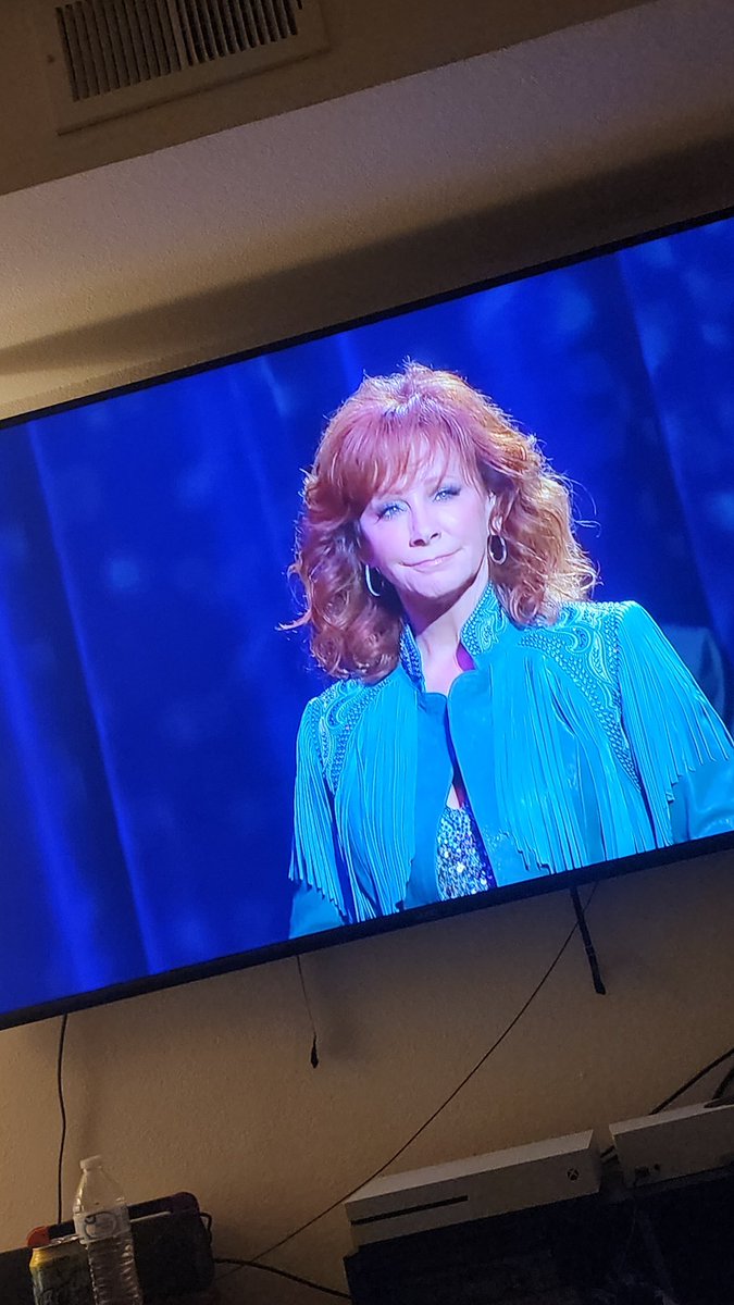 CJLovesMusic01's tweet image. no cheating   

“you are starring in a movie with the last celebrity you have saved in your gallery, the name of the movie is the name of the last song you heard.”

No cuz this is 2 perfect lmfaoooo. 
Anyways Till You Love Me Acoustic

#OperationTYLM ??