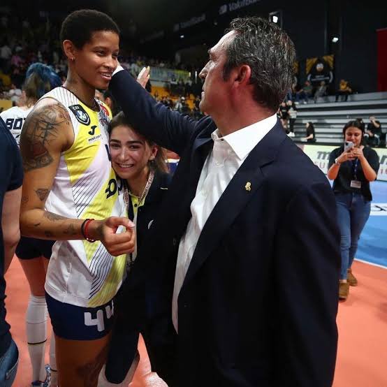 DogusCelasun's tweet photo. Melissa Vargas’ı Türk sporuna kazandıran Fenerbahçe Spor Kulübü başkanı Sayın Ali Koç’a teşekkür boynumuzun borcudur..
#FileninSultanları https://t.co/0vBtGw9FH7