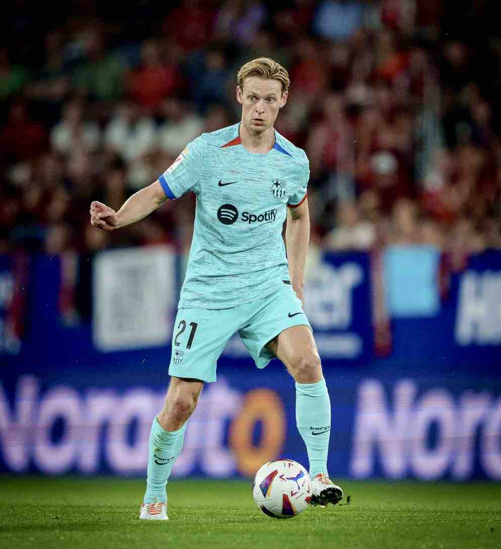 BarcaTimes's tweet photo. Frenkie de Jong is a Top 5 midfielder in the world right now. 🇳🇱🎩

Discuss. https://t.co/k67es92Mab