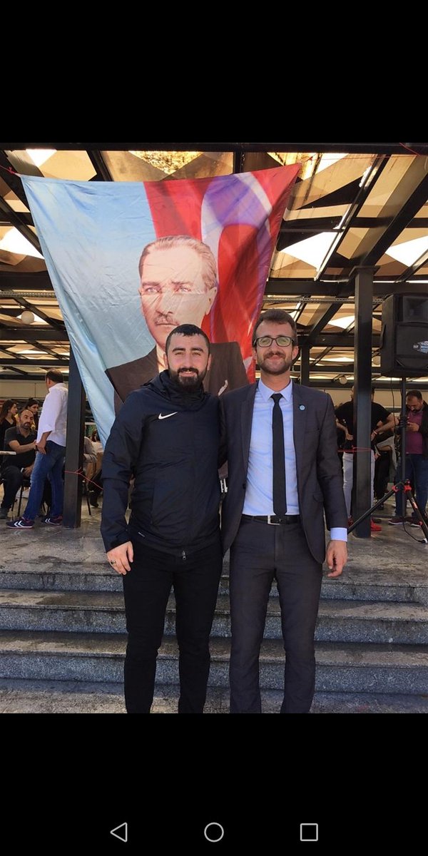 CibaSerdal's tweet photo. @sercan_tortop12 Ne çıkar bu kavga bizi de yormuş
Sırtımızda hançer yarası varmış
Gözlerim kararmış saçım ağarmış
Ben varım yanında yalnız değilsin. Birlikte nice yıllara kardeşim. https://t.co/lpRjs4EIVx