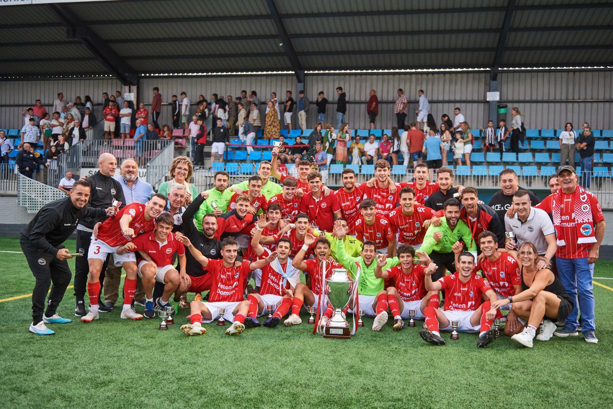 IvanArgos's tweet image. Enhorabuena equipo! 
Campeones Copa RFEF!
@CDLaredo 
🏆🔴👏⚽️👍