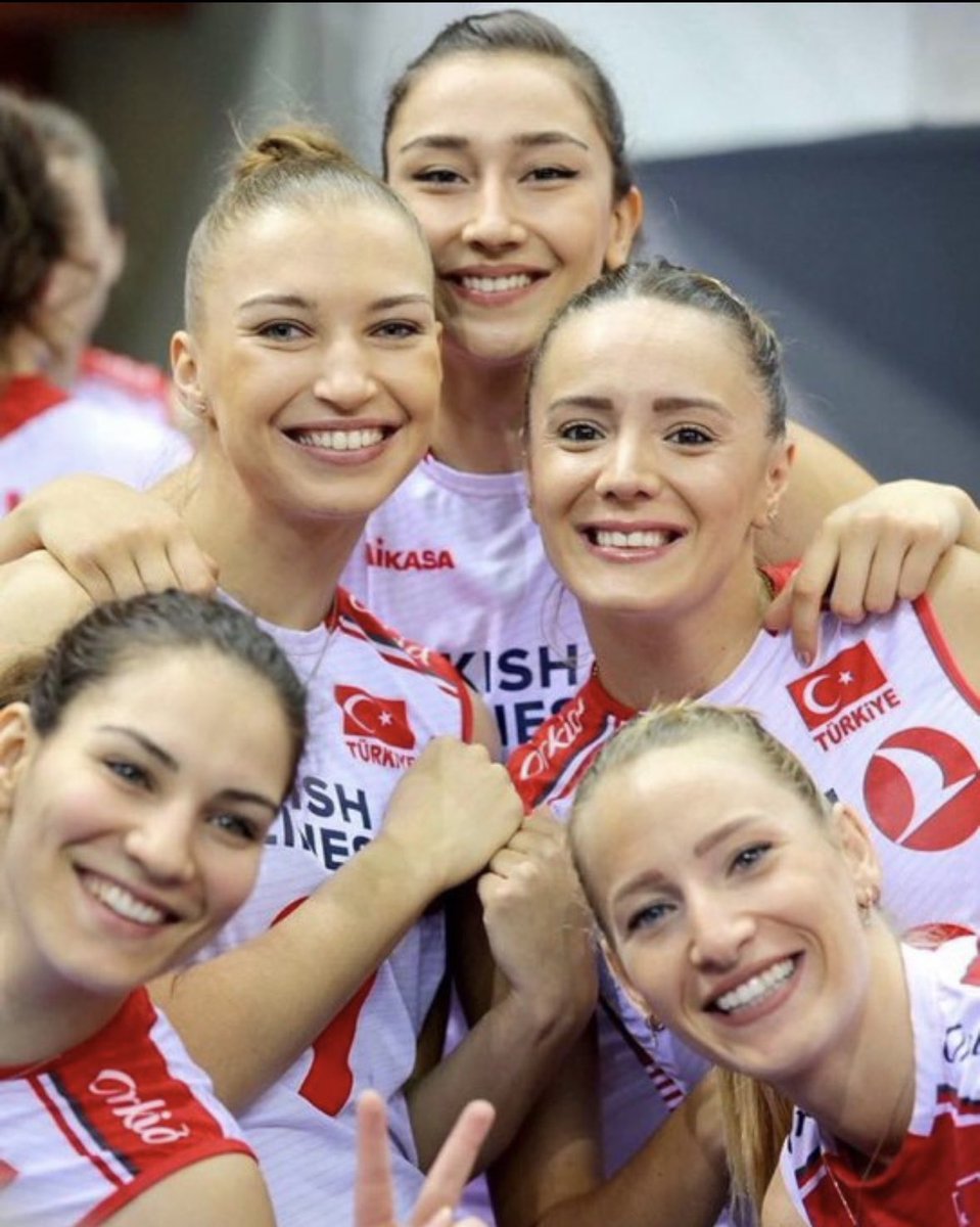 Cumhuriyetin 100. yılına yakışır bi zafer…

A Milli Kadın Voleybol Takımımızı CANI GÖNÜLDEN TEBRİK ediyorum.

#FileninSultanları 
#EuroVolley2023
#AvrupaŞampiyonu