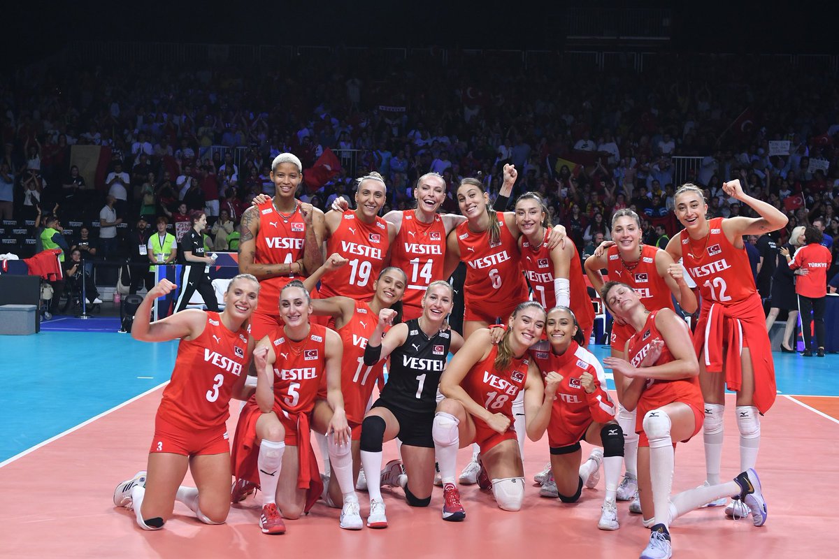 mhmmdrdm's tweet photo. 🇹🇷 FİLENİN SULTANLARI AVRUPA ŞAMPİYONU! 🏆

Harikasınız, gururumuzsunuz! 👏 https://t.co/72JWhi9ES4