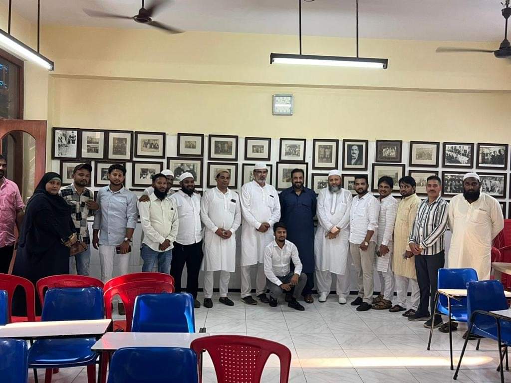 FaiyazAhmed1961's tweet photo. A MEETING ALONG WITH AURANGABAD AIMIM MP @imtiaz_jaleel ND SARFARAZ ARZU £ PARTY MEMBERS AT KHILAFAT HOUSE #Mumbai https://t.co/mE9xU6vBtJ