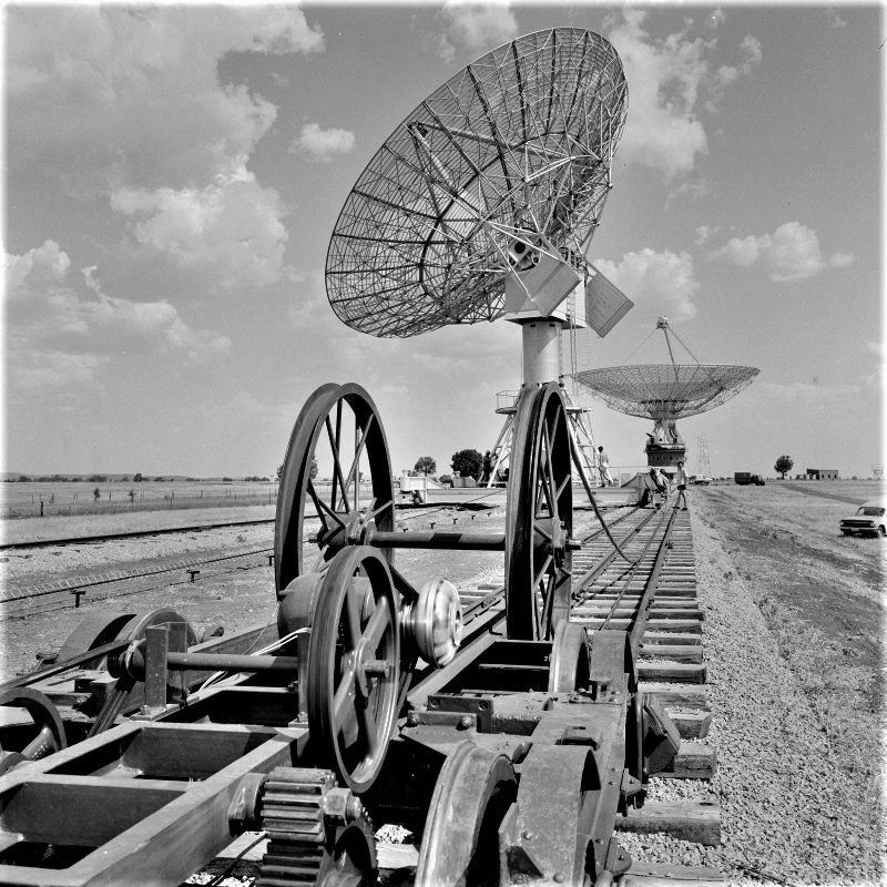 CSIRO_ATNF's tweet photo. #ATNFflashbackFriday The 18m-antenna Giyalung Guluman was transferred from the Fleurs Observatory to #Parkes Observatory in 1963. One of its roles was as an uplink antenna in the Apollo program, as Parkes radio telescope, #Murriyang is a receiver only.
https://t.co/wQ5KJzHcqq https://t.co/q9z19z2jJj