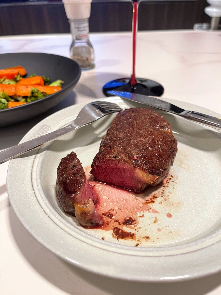 shsbrandon's tweet photo. My drunken fat loss dinner🍷🥣 https://t.co/86nalqVEkA