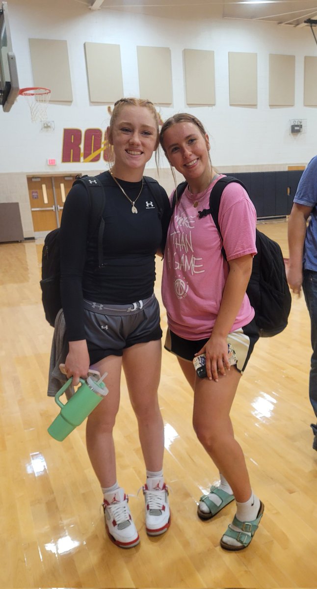anniejo_dawson's tweet photo. Had a great time at Roos senior experience @roos_hoops with @Reesecarp2 .  Love playing with OKRL teammates! @ok_royallegacy https://t.co/WUxPPEHH5l