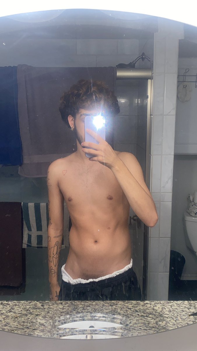 HalfsoftS's tweet photo. hi! not new just redoing nsfw pin 

•he/him
•22 (5’10)
•soft and hard kinks 
•anime
•cod/Val/dbd
•420 🍃
•selling content dm me! 😛
#nsfwtwt #nsfw #nsfwcontent #moots https://t.co/pxjgi8Zhau