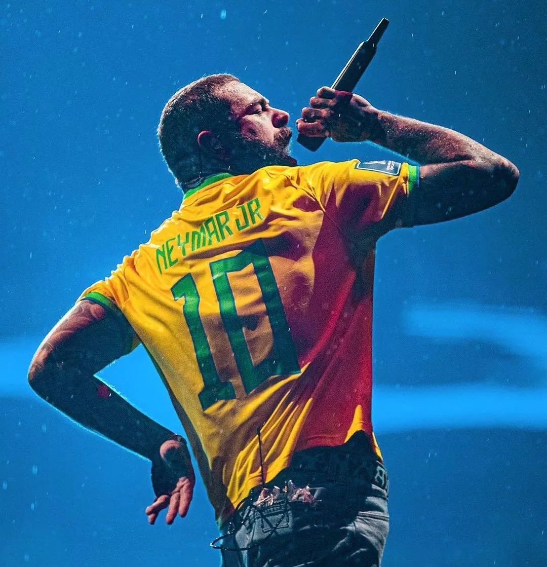 njoutcontext's tweet photo. Pô, não tem jeito. Neymar é referência demais. 

Simplesmente Post Malone com a camisa do Neymar da seleção brasileira 🇧🇷🔥 https://t.co/XxrluJujow