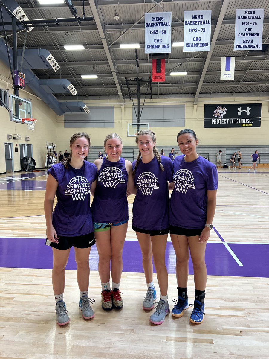 Ambria Ferkany tweet media