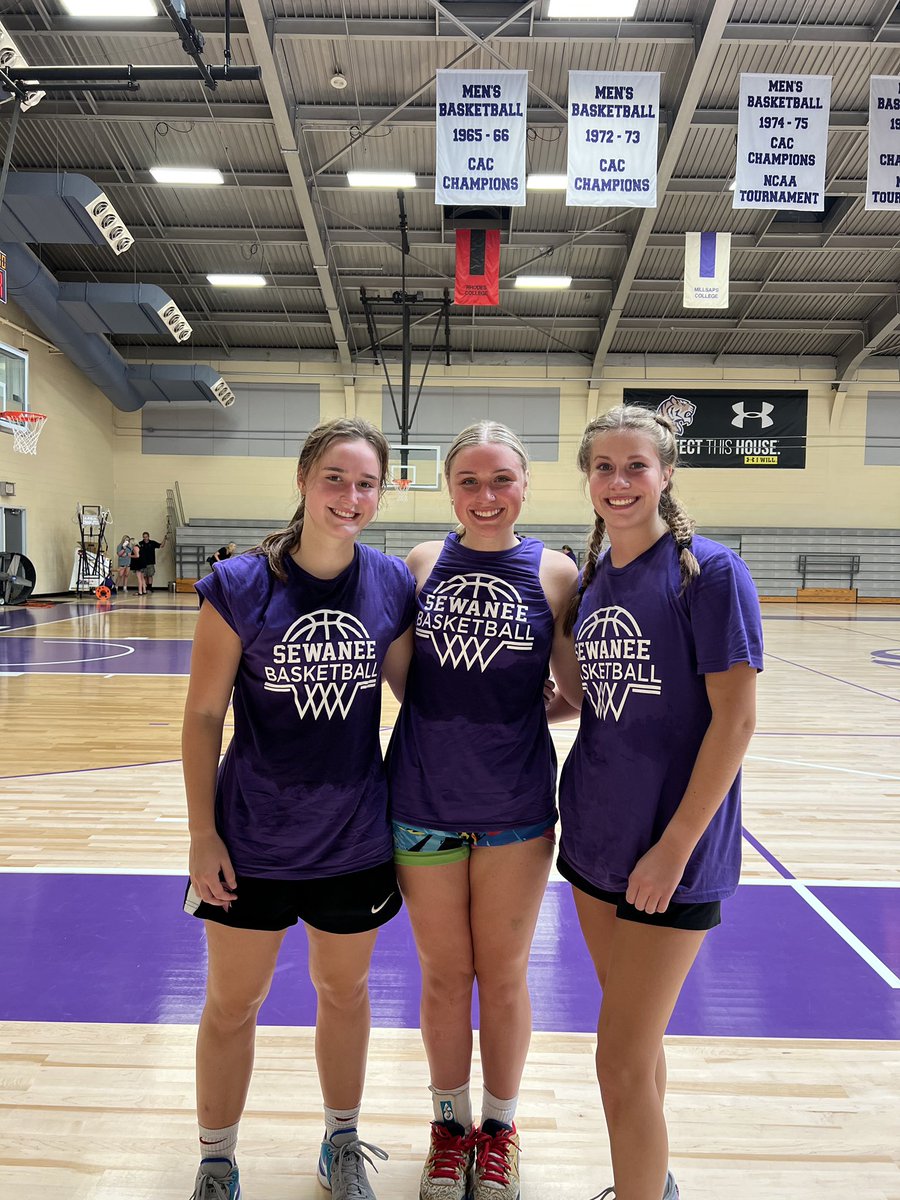 Ambria Ferkany tweet media