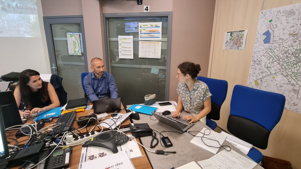 #BraderiedeLille #RetourSur
Le centre opérationnel départemental (COD) dédié à la braderie de Lille a été activé dès vendredi 16h. 

Georges-François Leclerc, préfet des #HautsDeFrance, préfet du #Nord, ainsi que les membres du corps préfectoral, remercient l’ensemble des agents