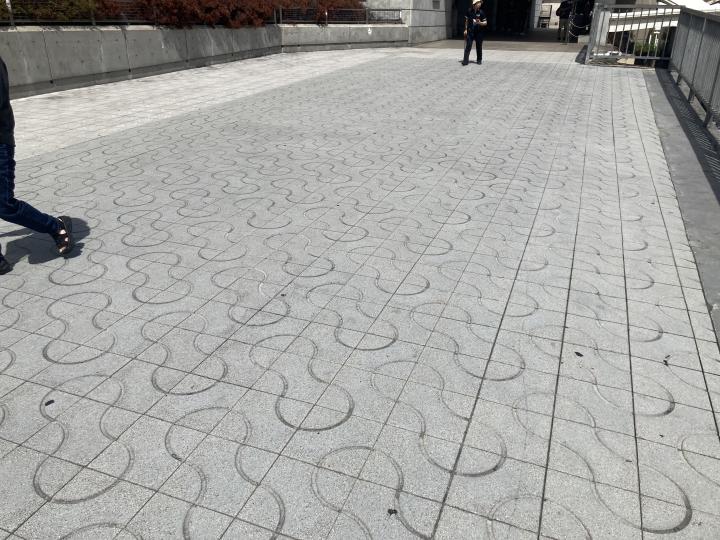 hashi__math's tweet image. Label Size 3に収まる上野 #MathInReality