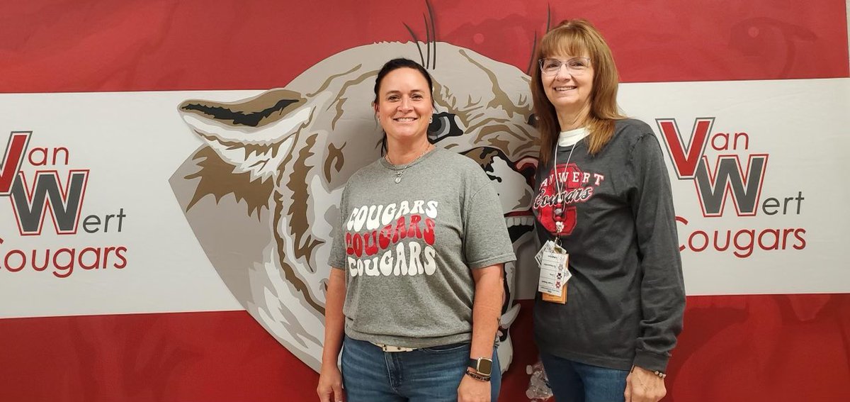 vwecc's tweet photo. Some of our AMAZING staff at the ECC! Thankful for all that they do for the school and students!❤️🐾
#CougarPride #firstweekofschool https://t.co/Hbm5KkaZkl