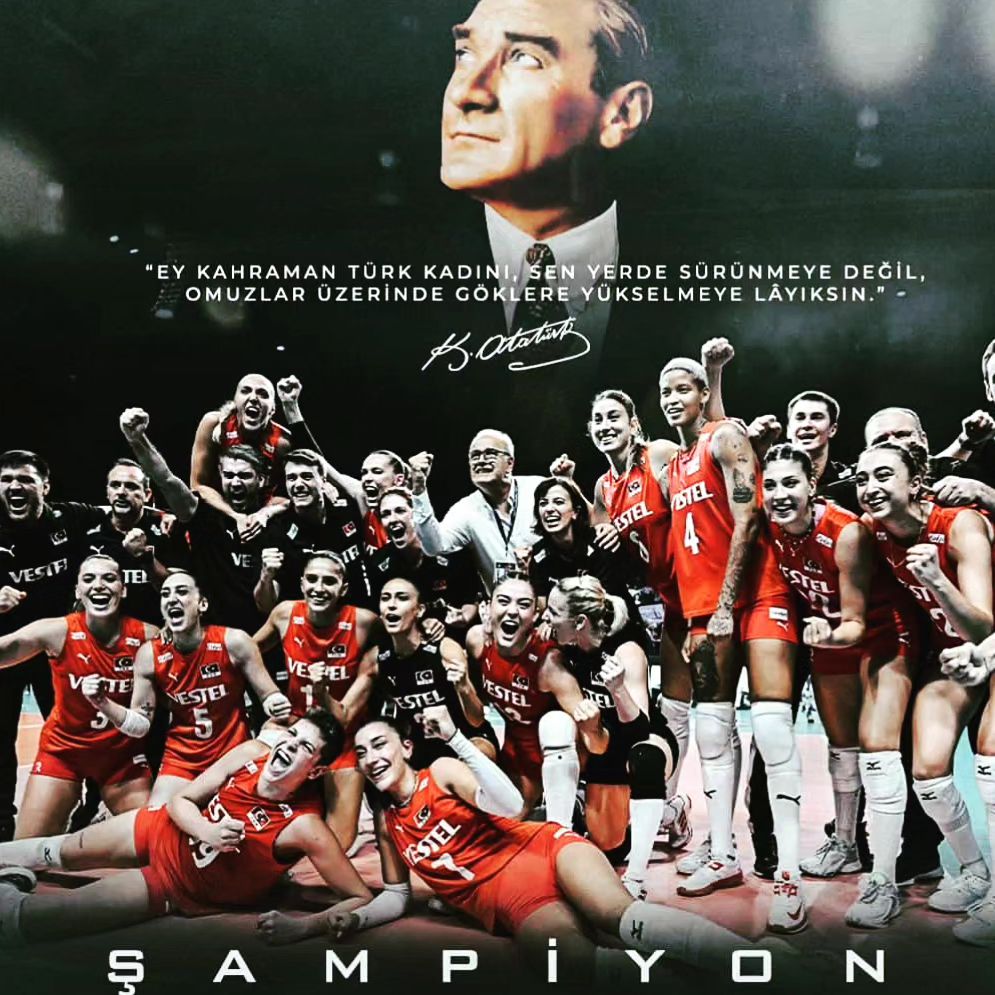 Avrupa Kadınlar Voleybol Şampiyonası'nda zafere imza atarak ülkemizi gururlandıran A Milli Kadın Voleybol Takımımızı gönülden kutluyoruz. #fileninsultanları #şampiyonfileninsultanları <a href="/TVForgtr/">Türkiye Voleybol Federasyonu</a>
