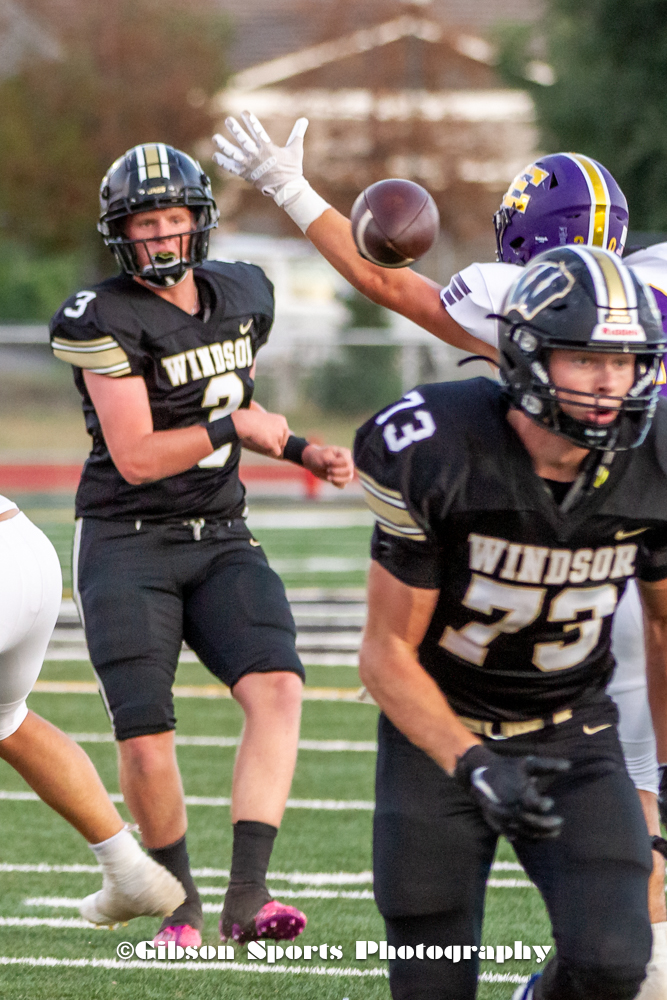 GibSportsPhoto's tweet image. A few highlights from Friday's Escalon @ Windsor High School. Jaguars performed well against the powerful Escalon in season opener. #CaptureTheAction