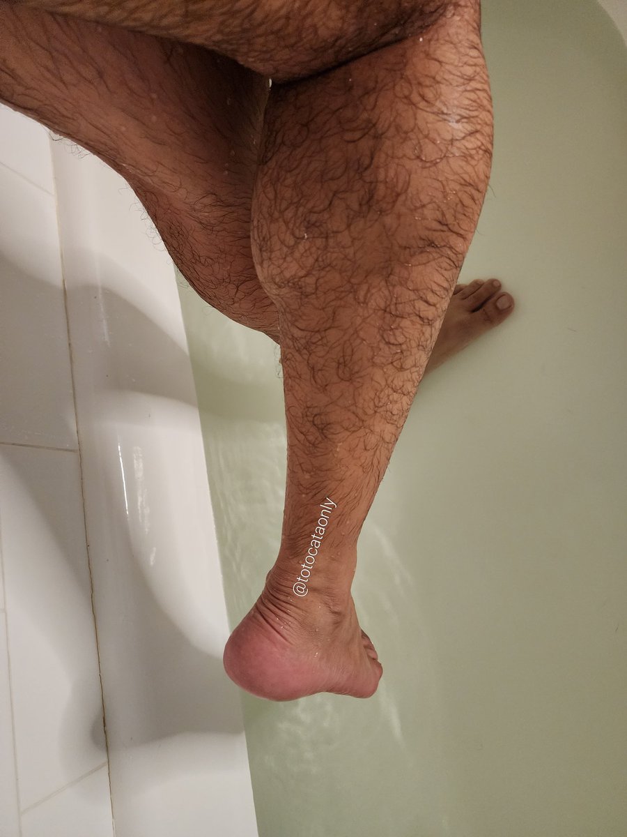 totocataonly's tweet photo. After shower #malefeetsoles #malesoles #gaysoles #malefeettops #malefeet #maletops #gayfeet #gayfoot #gaytops #feetfetish #footfetish #gayfetish #gay #feetworshi̇p #cashmaster #sweatyfeet #piedehombre #hairyleg #menlegs #weetfeet #pesmasculino #pes #gaypes https://t.co/zYVs5iyCD7