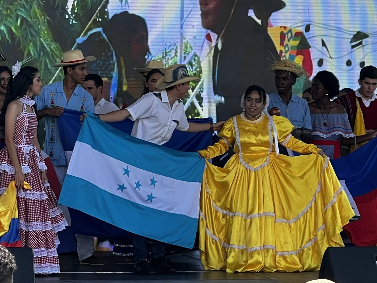 #FiestaPanamericana2023
¡Viva #Honduras!