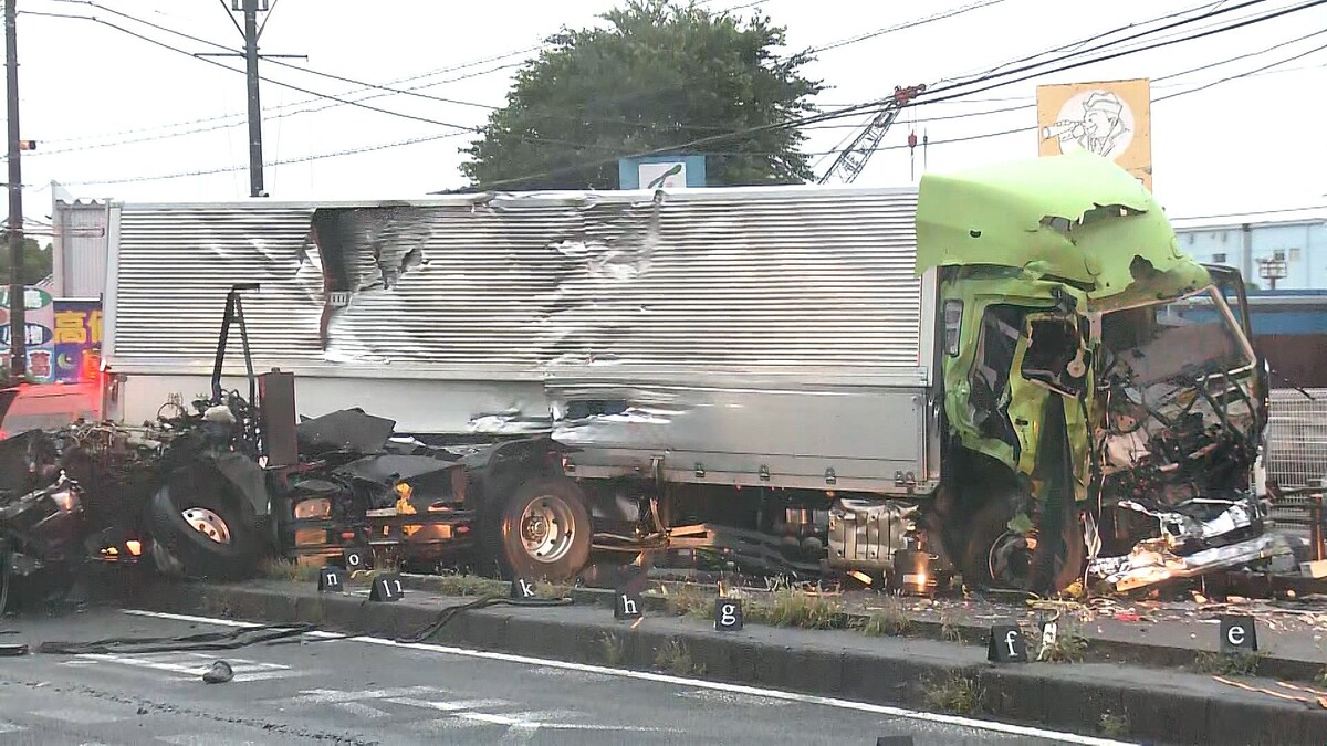 110番】大型トラック同士が正面衝突、1人が重体 現場は通行止め 千葉 110番】大型トラック同士が正面衝突、1人が重体 現場は通行止め 千葉