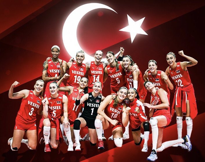 #FileninSultanları Kadın voleybol milli takımımız Avrupa Şampiyonu! 🏆🇹🇷 #SultansoftheNet Turkish women’s national volleyball team is now the European Champion! 🏆🇹🇷