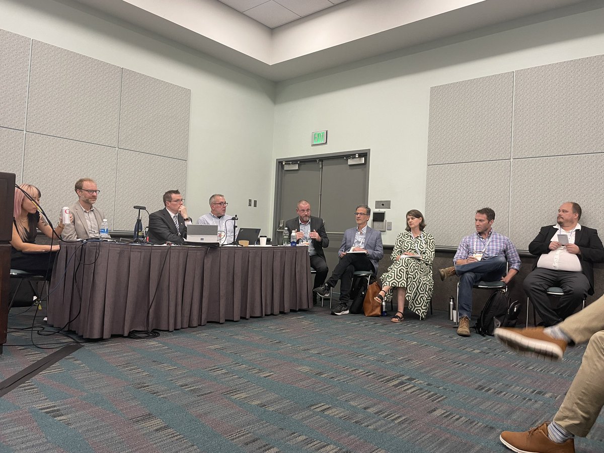 By far the most interesting session at #APSA2023: the contentious roundtable on democratic backsliding with @anthlittle & @annemeng_ questioning the certainty of conclusions about backsliding drawn from expert surveys from @vdeminstitute @freedomhouse and others
