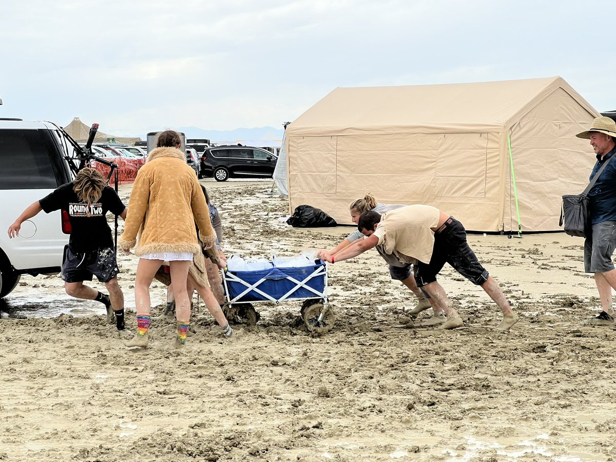 StephanieABC7's tweet image. “Watching mud dry… followed by the watching mud get wet again…”#BurningMan2023 #abc7now abc7ne.ws/3En54rJ