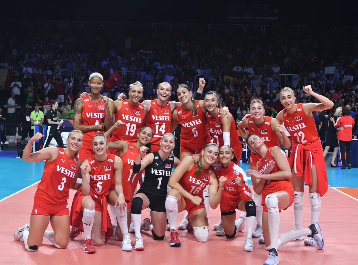 İstanbul Üniversitesi Hukuki Düşünce Kulübü olarak 2023 Avrupa Şampiyonası finalinde Sırbistan’ı 3-2 mağlup ederek tarihinde ilk kez avrupa şampiyonu olan Filenin Sultanlarını tebrik ederiz.