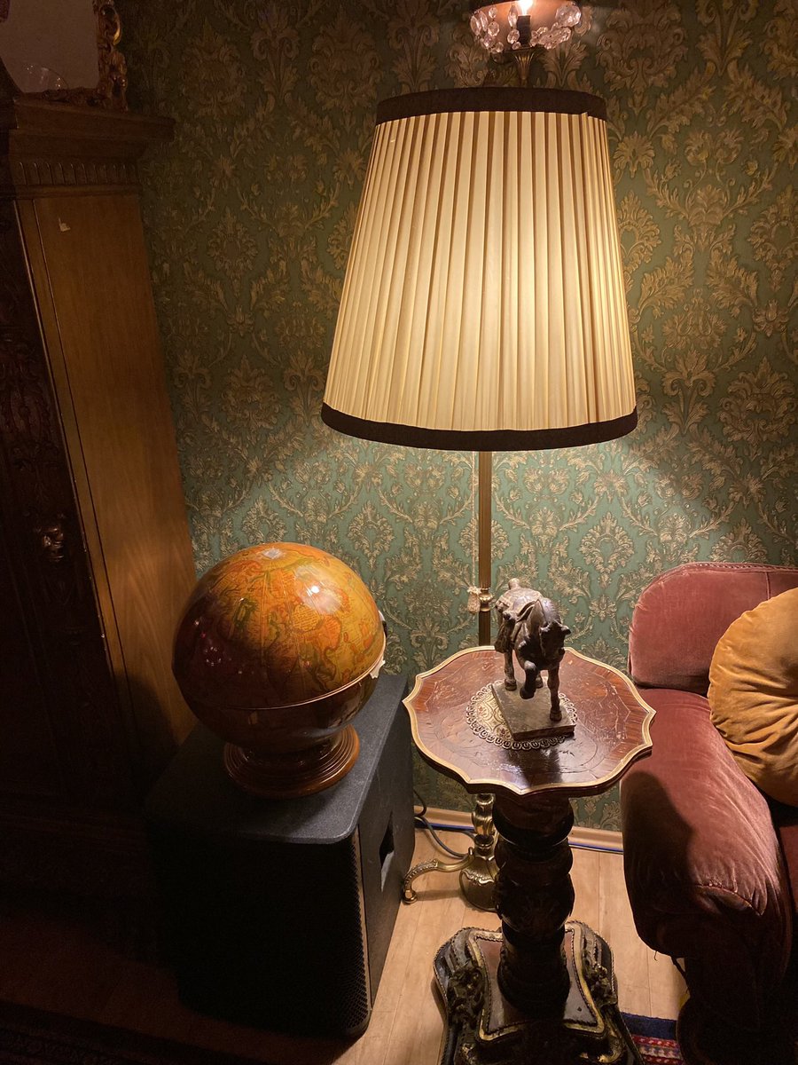 TDickens990's tweet image. The Logenhaus bar #logenhaus #vintagebar #frankfurt #frankfurtammain #hesse #germany #deutschland