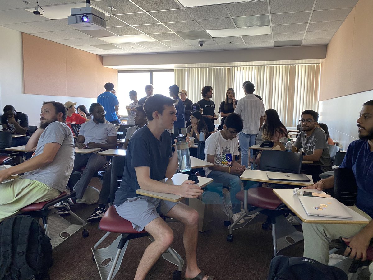 Our second speaker <a href="/0xNonCents/">Non</a> from <a href="/Shoshin_gg/">Shoshin</a>! Talking about tps-agnostic async strategy game on <a href="/Starknet/">Starknet (BTCFi arc) 🥷</a>.