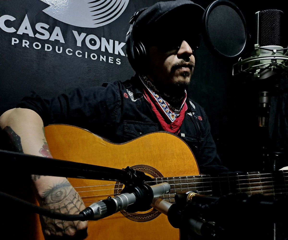 🎙 Domingo musical en @casayonki, con <a href="/IvnGarc32574953/">Iván García</a>, seguimos grabando nuevas canciones y preparando estrenos.⚡️ A T E N T O S ⚡️🔥

👉🏻 casayonki.com 👈🏻

#acousticguitar #sennheiser #takamine