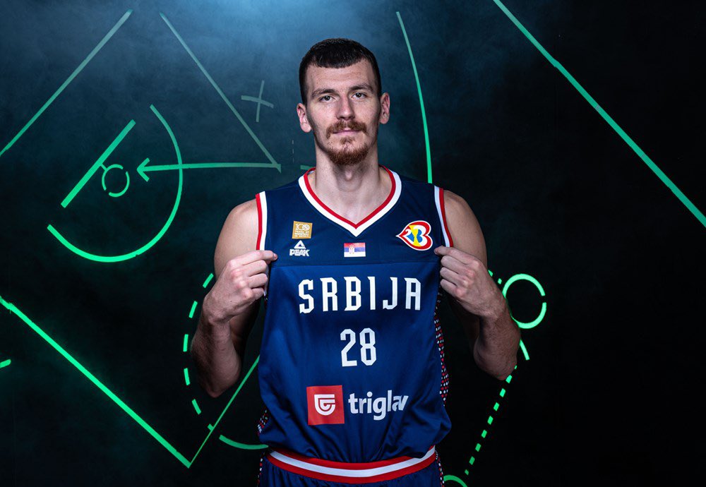 El serbio Borisa Simanic abandonó el Mundial tras tener que ser operado de urgencia tras recibir un codazo en el partido frente a Sudán del Sur

Hubo complicaciones en la operación y los médicos han informado que ha perdido un riñón