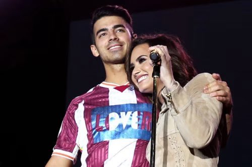 fedeebongiorno's tweet photo. 💥 TODAS LAS EXES DE JOE JONAS

Un hilo totalmente necesario sobre el extenso y complicado historial romántico del cantante, después de la noticia de su inminente divorcio de Sophie Turner 🧵 https://t.co/CqeCSCDdap