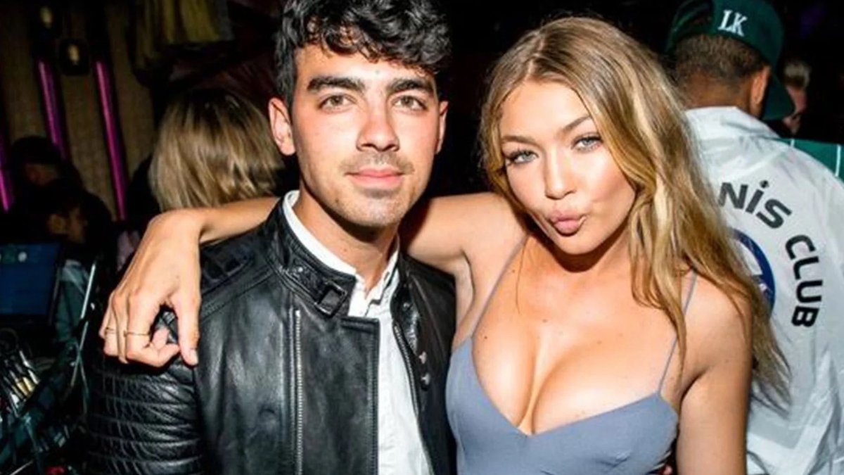 fedeebongiorno's tweet photo. 💥 TODAS LAS EXES DE JOE JONAS

Un hilo totalmente necesario sobre el extenso y complicado historial romántico del cantante, después de la noticia de su inminente divorcio de Sophie Turner 🧵 https://t.co/CqeCSCDdap