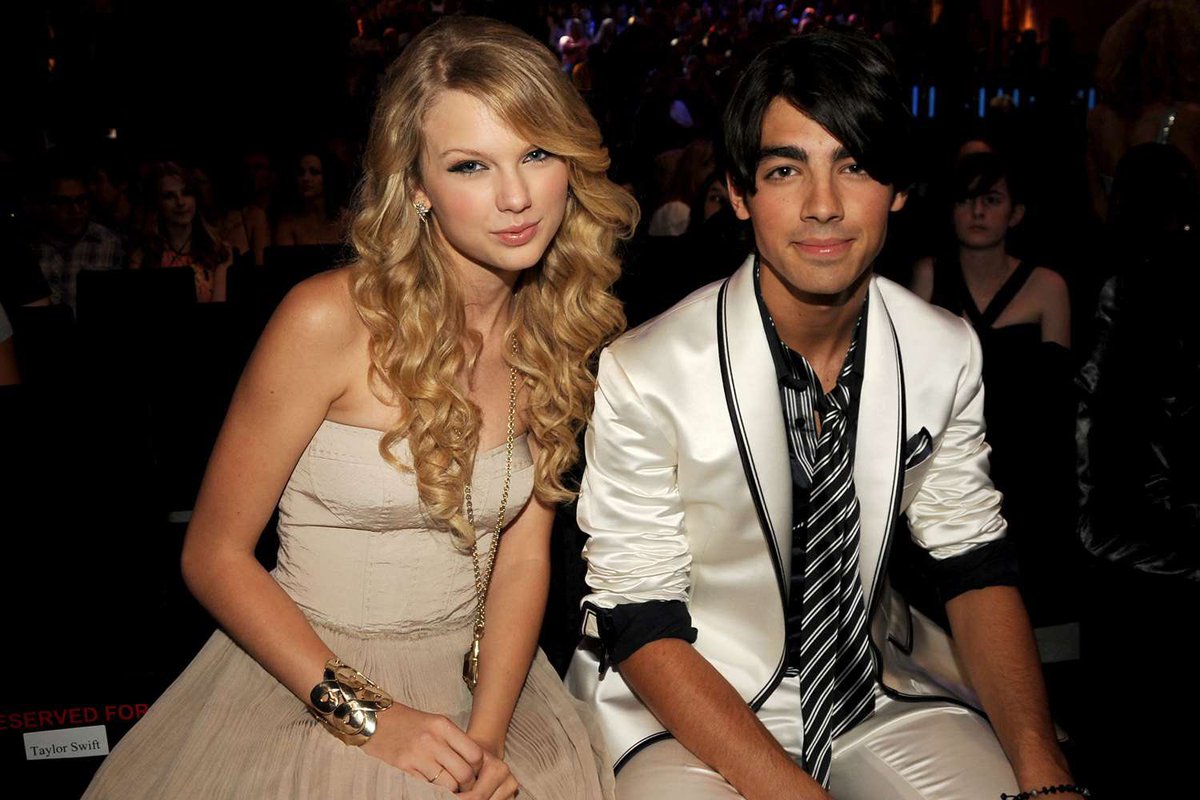 fedeebongiorno's tweet photo. 💥 TODAS LAS EXES DE JOE JONAS

Un hilo totalmente necesario sobre el extenso y complicado historial romántico del cantante, después de la noticia de su inminente divorcio de Sophie Turner 🧵 https://t.co/CqeCSCDdap