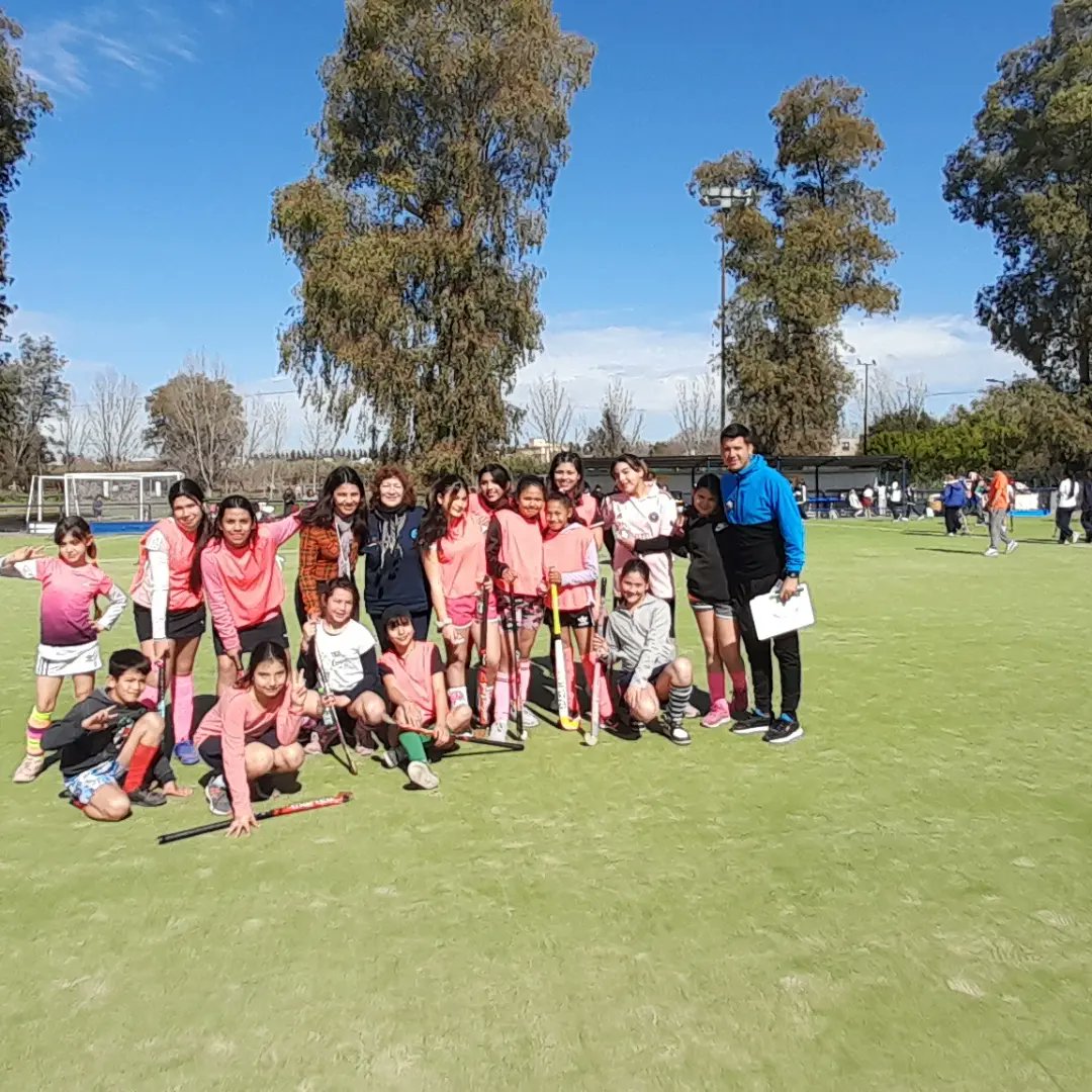 lilyled19's tweet photo. Acompañando la participación de las jugadoras del Centro 0-18 Colibrí  en Regatas. Hay equipo!!! https://t.co/y23ZNah8x2