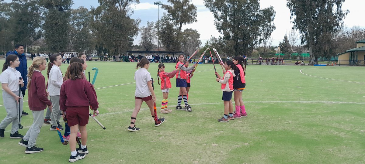 lilyled19's tweet photo. Acompañando la participación de las jugadoras del Centro 0-18 Colibrí  en Regatas. Hay equipo!!! https://t.co/y23ZNah8x2