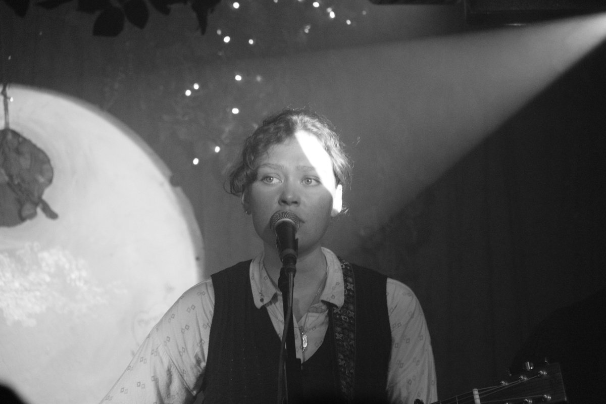 #Recomendación de artistas: Dia Domingo🎸pt4
- <a href="/jemjemjemmmm/">Jem</a> - "Icarus"
- Radio Vision - "Mother Mary’s Homemade Marmalade"
- <a href="/stniklas/">ST. NIKLAS</a> - "no one else"
- Fran Lusty - "Seasalt"