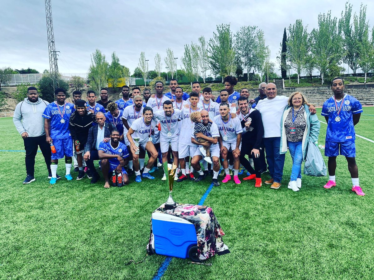 Robinso45304547's tweet photo. El equipo de fútbol Quisqueya formado por Robinson Martínez (Scout de la Selección Dominicana de Fútbol), gana el campeonato de los juegos patrios Dominicanos en Europa https://t.co/3WObwRILp7