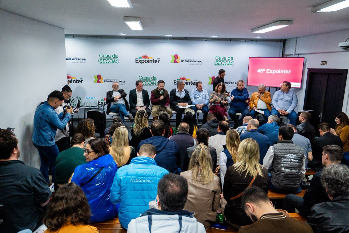leo_pascoal's tweet photo. Mais uma Expointer de recordes! Foram mais de 818 mil visitantes e quase R$ 8 bilhões em negócios. Obrigado a todos que tornaram isso possível! 🟢🔴🟡 #Expointer2023 https://t.co/d5R4nHC0vc