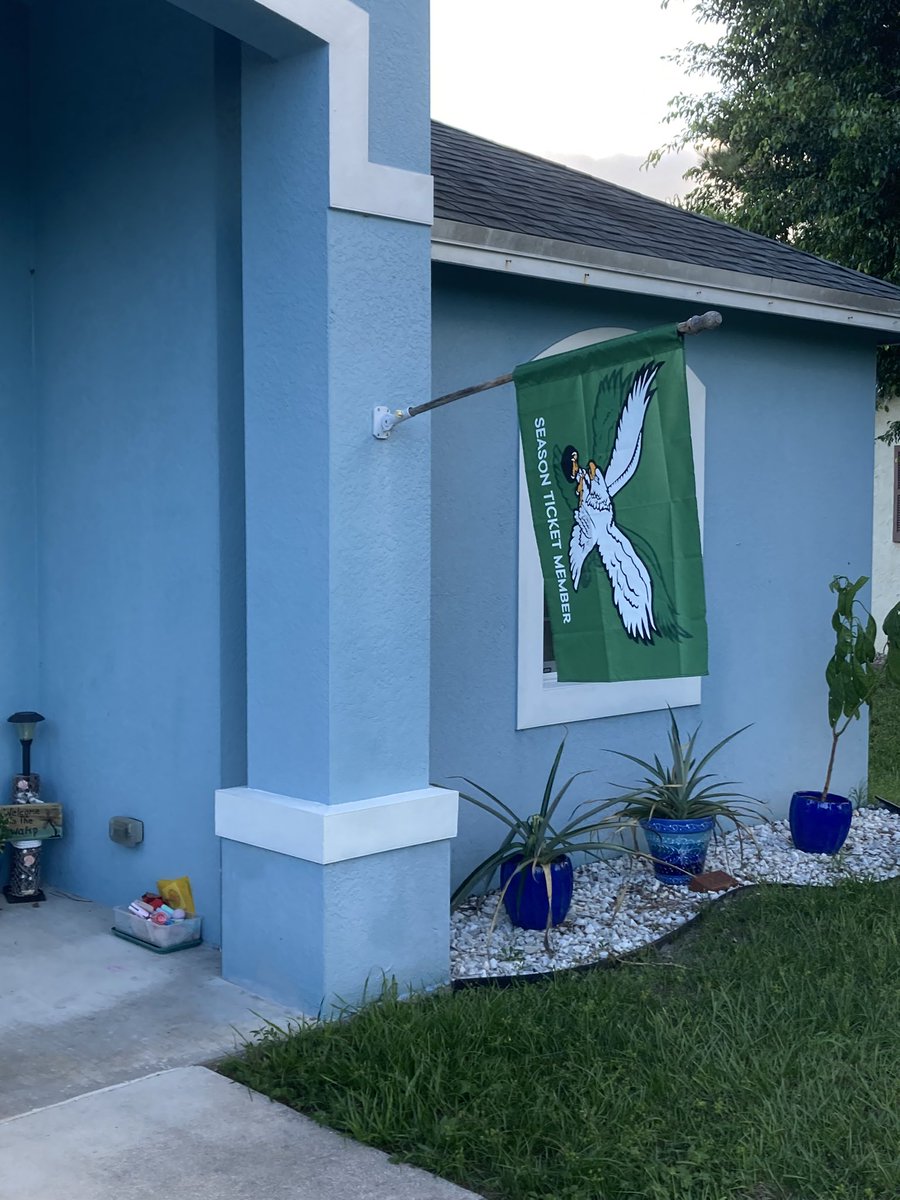 LastTimeOnly's tweet image. One week!!!! Can’t wait, thanks to the @Eagles for the new flag!!! Rocking it in Florida and I’ll see you on 9/14/2023 for the home opener. #gobirds