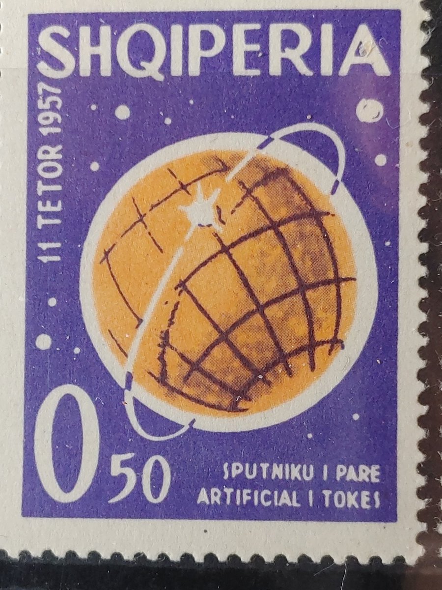 bzxbsszVJE8wCzn's tweet photo. (再掲)アルバニア（シュチパリア）の #宇宙切手 。買えば高いのだけれど、廃業する切手屋のお婆さんから貰った。スプートニク1号、2号とルナ1号、3号。
シンプルながらいいデザイン。なぜかルナ1号は飛行機の形だが、月を通り越して太陽に向かった事は分かる。
#Spacestamps https://t.co/DbkBhOyxwR