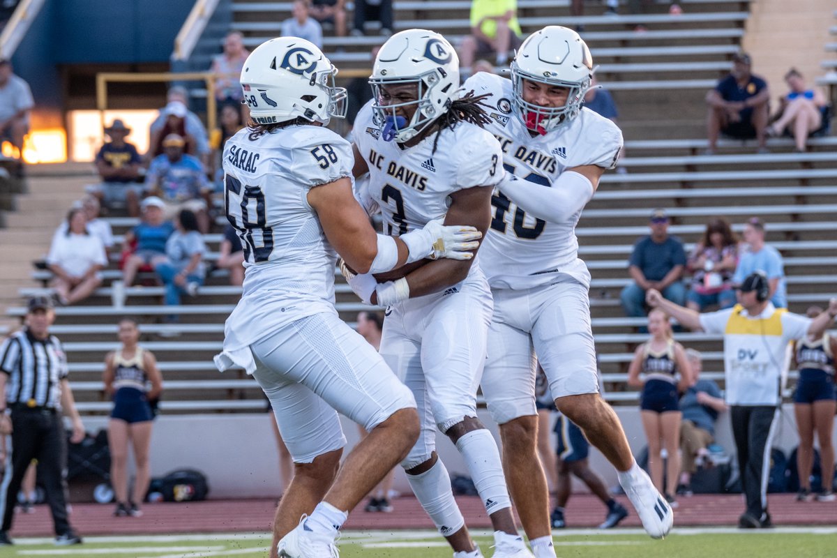 UCDfootball's tweet photo. 𝙁𝙞𝙧𝙨𝙩 𝙤𝙛 𝙢𝙖𝙣𝙮 𝙛𝙤𝙧 𝙅𝙚𝙝𝙞𝙚𝙡 ⬇️

#GoAgs | @ucdavisaggies https://t.co/eGNus89emL