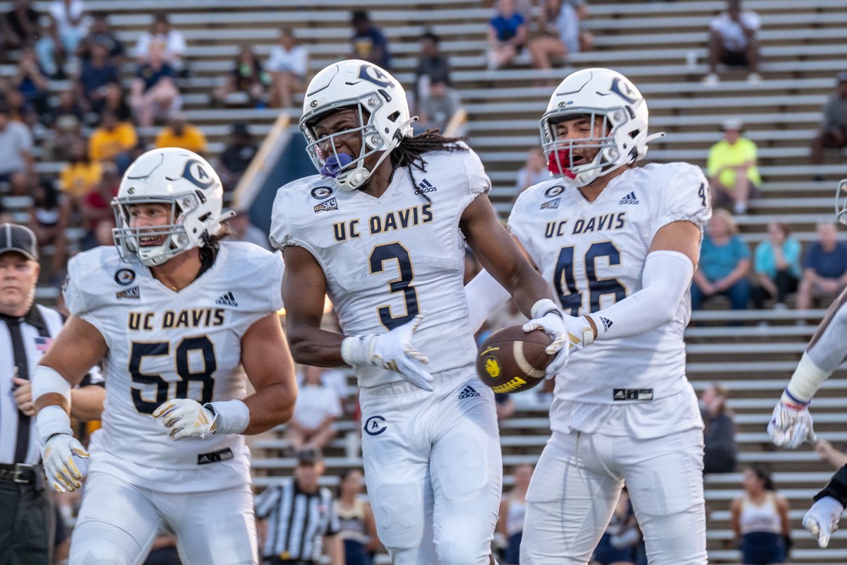 UCDfootball's tweet photo. 𝙁𝙞𝙧𝙨𝙩 𝙤𝙛 𝙢𝙖𝙣𝙮 𝙛𝙤𝙧 𝙅𝙚𝙝𝙞𝙚𝙡 ⬇️

#GoAgs | @ucdavisaggies https://t.co/eGNus89emL