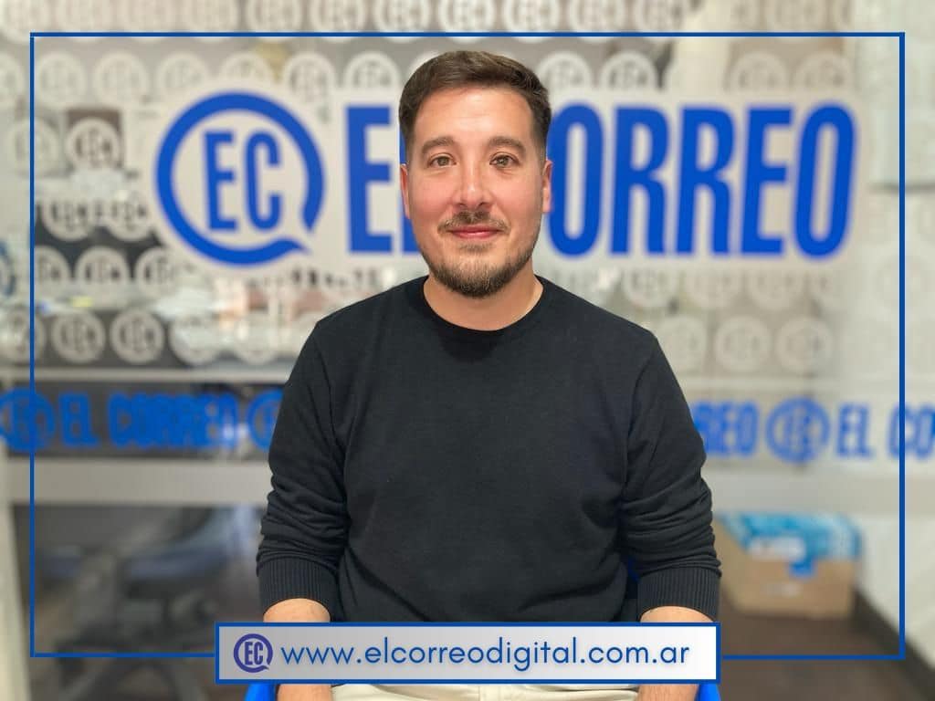 correodefirmat's tweet photo. #PingPongconCandidatos 🏓🗳️ Franco Stampone (@FranStampone) se presenta como alguien de Firmat ante un desconocido. San Martín es el prócer con quien se identifica, y no dudó en poner en primer lugar a Jorge Drexler en su lista de reproducción.

▪️ https://t.co/XQxTmABnL6 https://t.co/EOUMaGDJcr