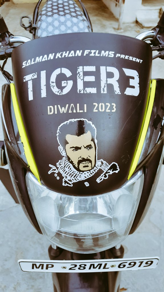 BeingAshfaque's tweet photo. #Tiger3 on My Bike 
@BeingSalmanKhan
@Tiger3TheFilm_ @yrf #Tiger3Diwali2023 https://t.co/mAgCEfc6DL