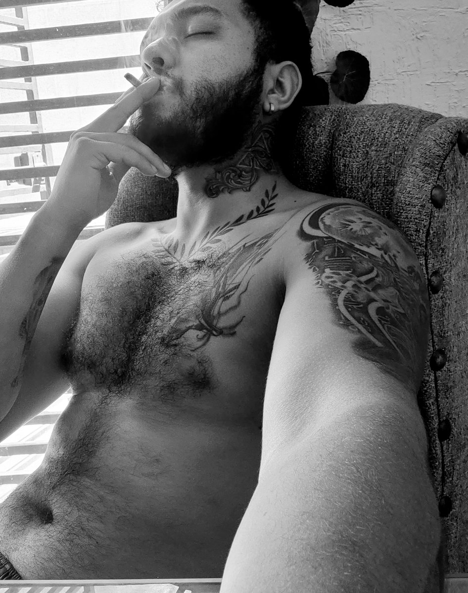 Un efímero gallo
pensamientos a volar
renaciendo al fumar
en el denso humo conectar...
💨