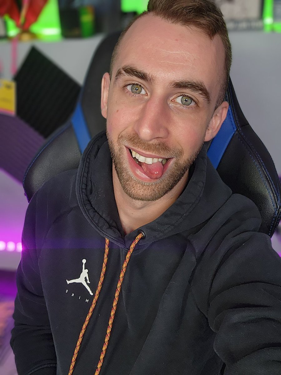 Hey everyone! Running a bit late but we are going to be live in a few minutes with SHIT YOUR PANTS SUNDAY!
TWITCH.TV/ISOD0PE