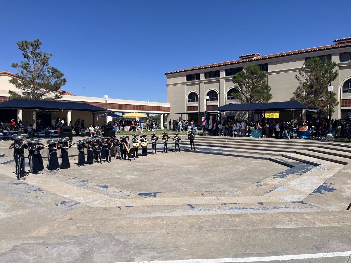Barraza, Felipe De J (@barrazafj) on Twitter photo Plazapalooza 100s of Conquistadores having fun as we close the first 5 weeks of school. Only <a href="/DVHSYISD/">Del Valle HighSchool</a> #OFOD Plazapalooza 100s of Conquistadores having fun as we close the first 5 weeks of school. Only <a href="/DVHSYISD/">Del Valle HighSchool</a> #OFOD