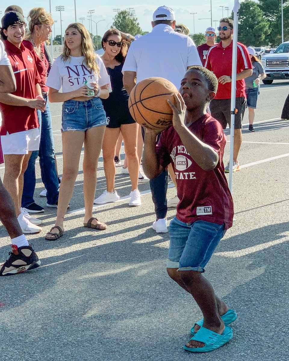 NMStateMBB's tweet photo. We had a great time hanging out with Aggie Nation before the @NMStateFootball game yesterday! We can't wait to see everyone in November! 

#AggieUp https://t.co/DkrJA9xhcE