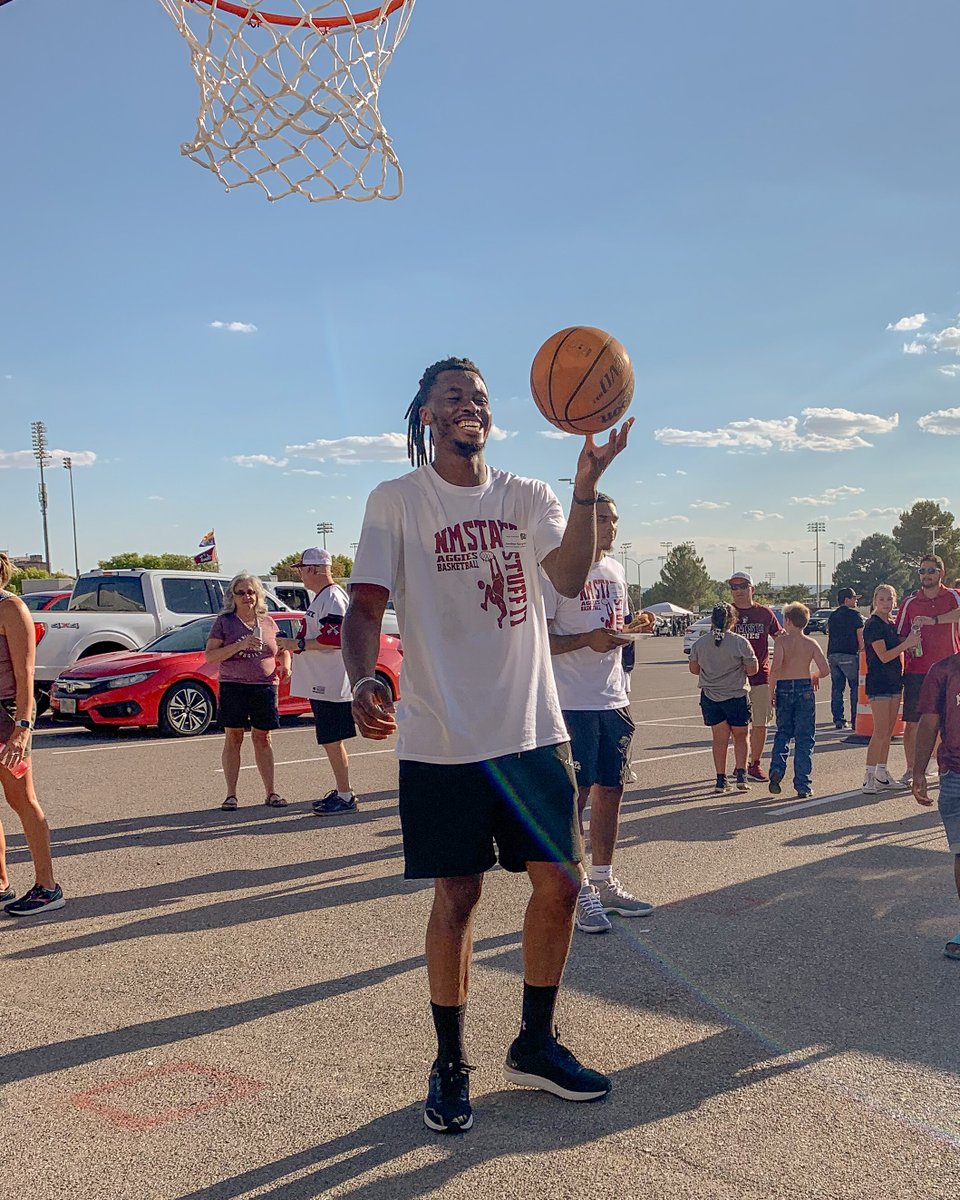NMStateMBB's tweet photo. We had a great time hanging out with Aggie Nation before the @NMStateFootball game yesterday! We can't wait to see everyone in November! 

#AggieUp https://t.co/DkrJA9xhcE